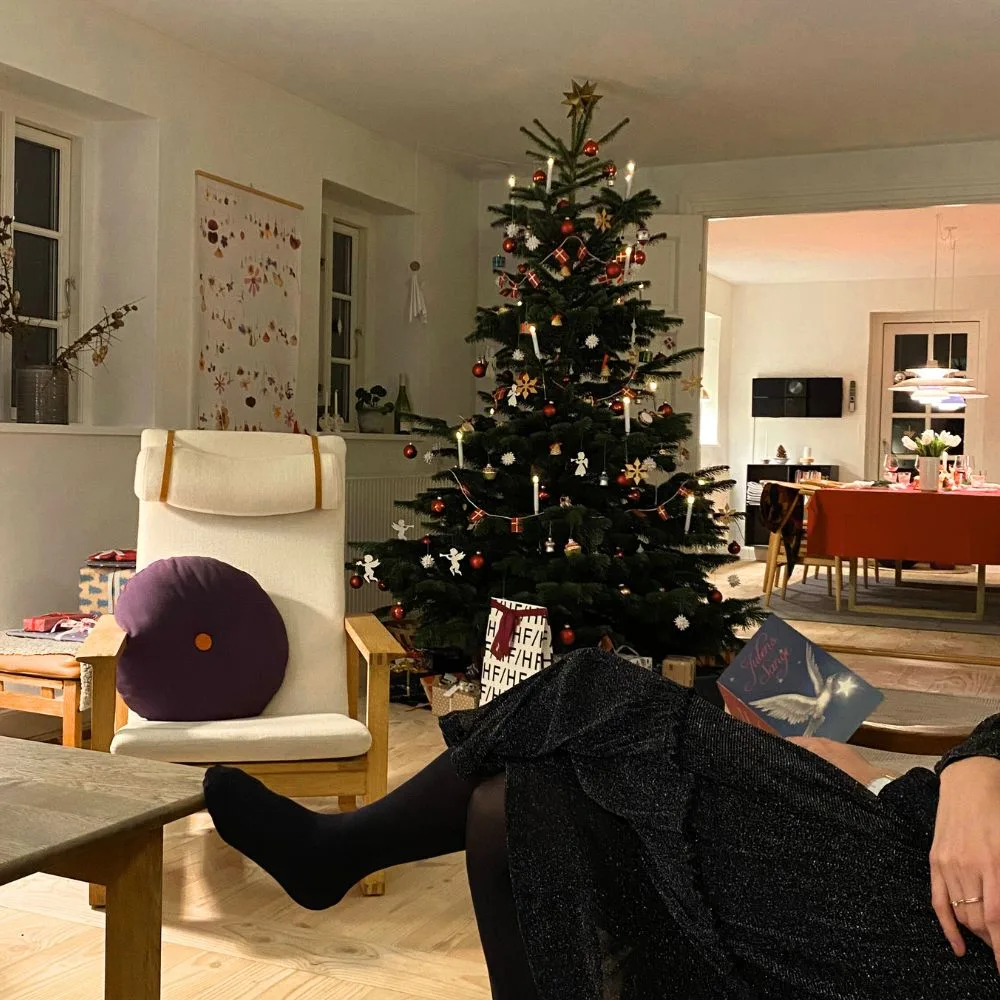 Flot pyntet nordmannsgran juletræ